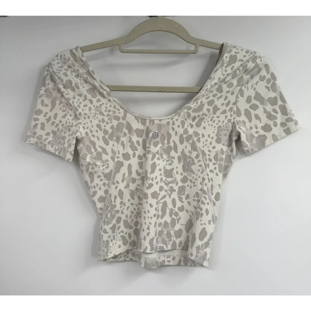 Lululemon Align Cropped T-Shirt Womens 2 White Animal Print Short Sleeve Stretch